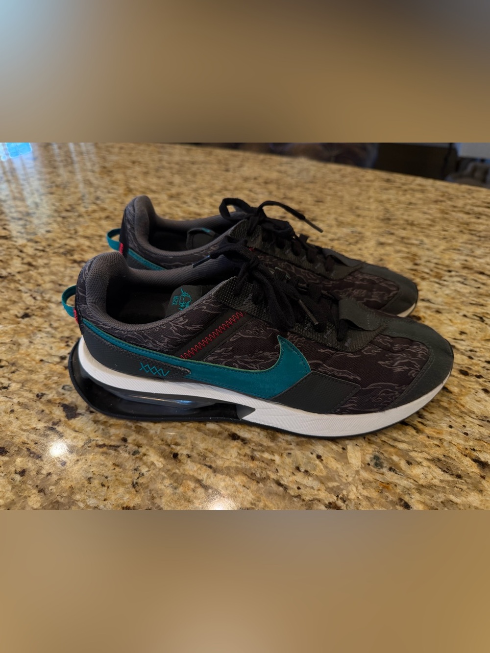 Nike Air Max Pre Day SE Tiger Camo Black Freshwater Men’s Shoes size 10.5, EUC